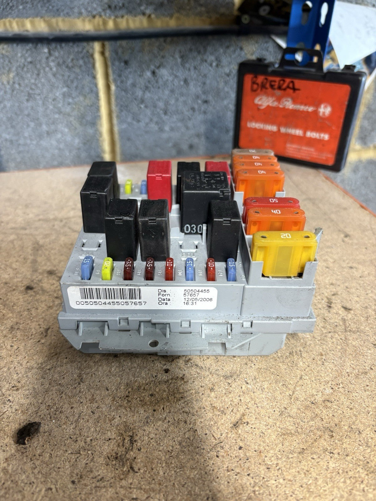 ALFA ROMEO BRERA SPIDER 159 3.2 JTS UNDER BONNET FUSE BOX 505044550