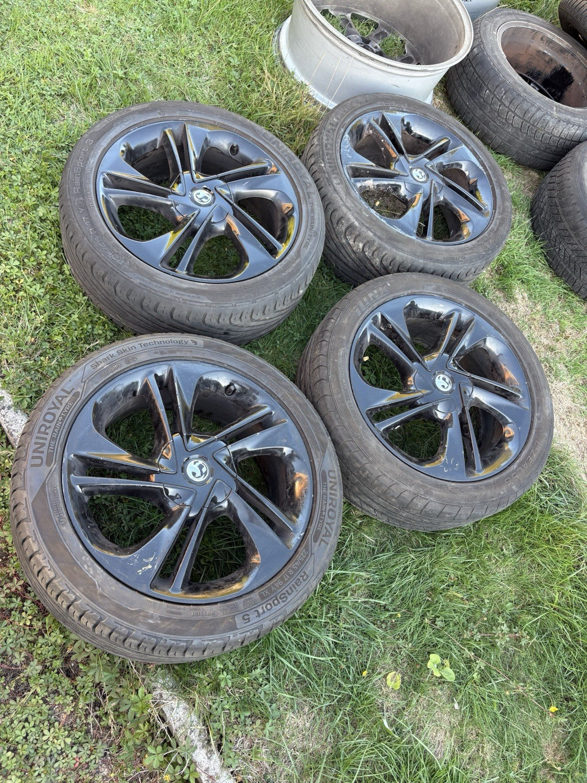 VAUXHALL CORSA E SET OF 4 LTD EDITION BLACK 17”215/45R17 ALLOY WHEELS AND TYRES0