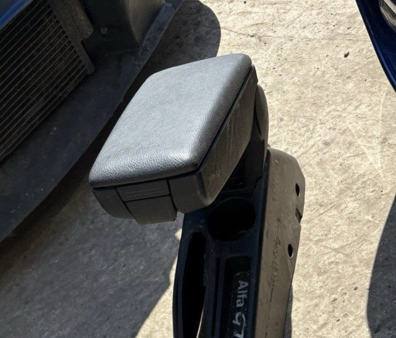 ALFA ROMEO GT CENTER ARM REST  2004-2010 Cloth0