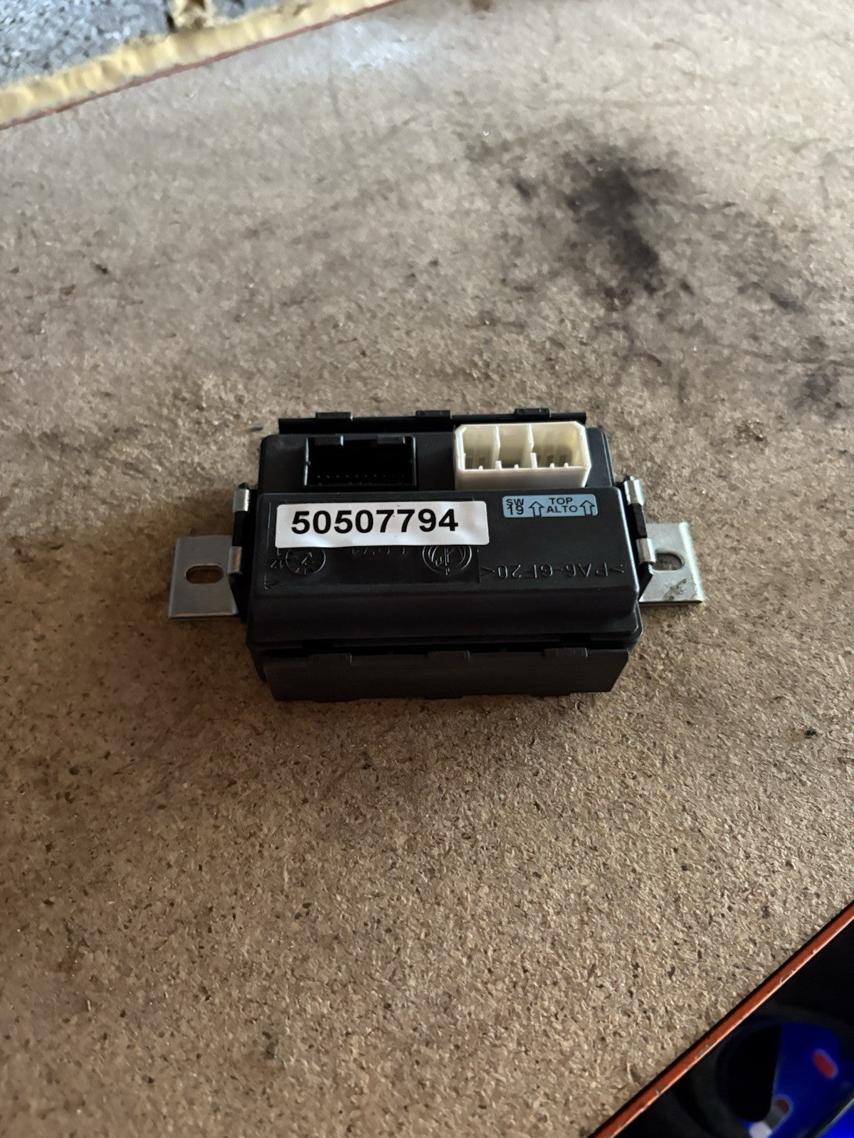 Alfa Romeo Gt Window Control Module. 50507794 .0