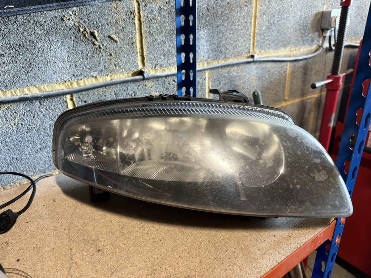 Alfa Romeo GT 937 Cloverleaf Blackline Driver Side Headlight 2004-2010 Offside0