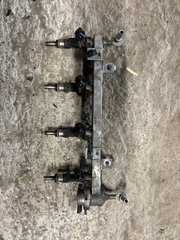Alfa Romeo Giulietta 1.4TB 130 Mito  MultiAir fuel rail injectors 02801583300