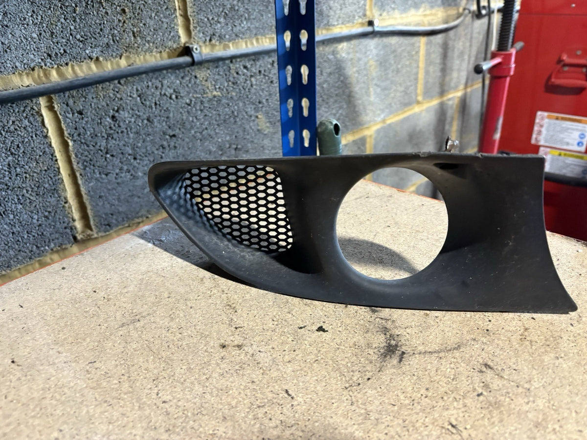 Front RIGHT Bumper Fog Light Surround Trim - Alfa Romeo 156 1998-20030