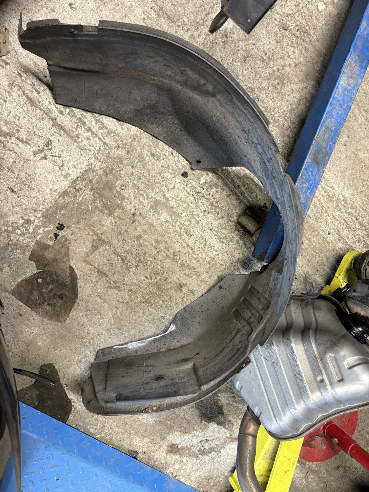 ALFA ROMEO GTV Spider  Drivers  SIDE FRONT WHEEL ARCH LINER Offside Right0