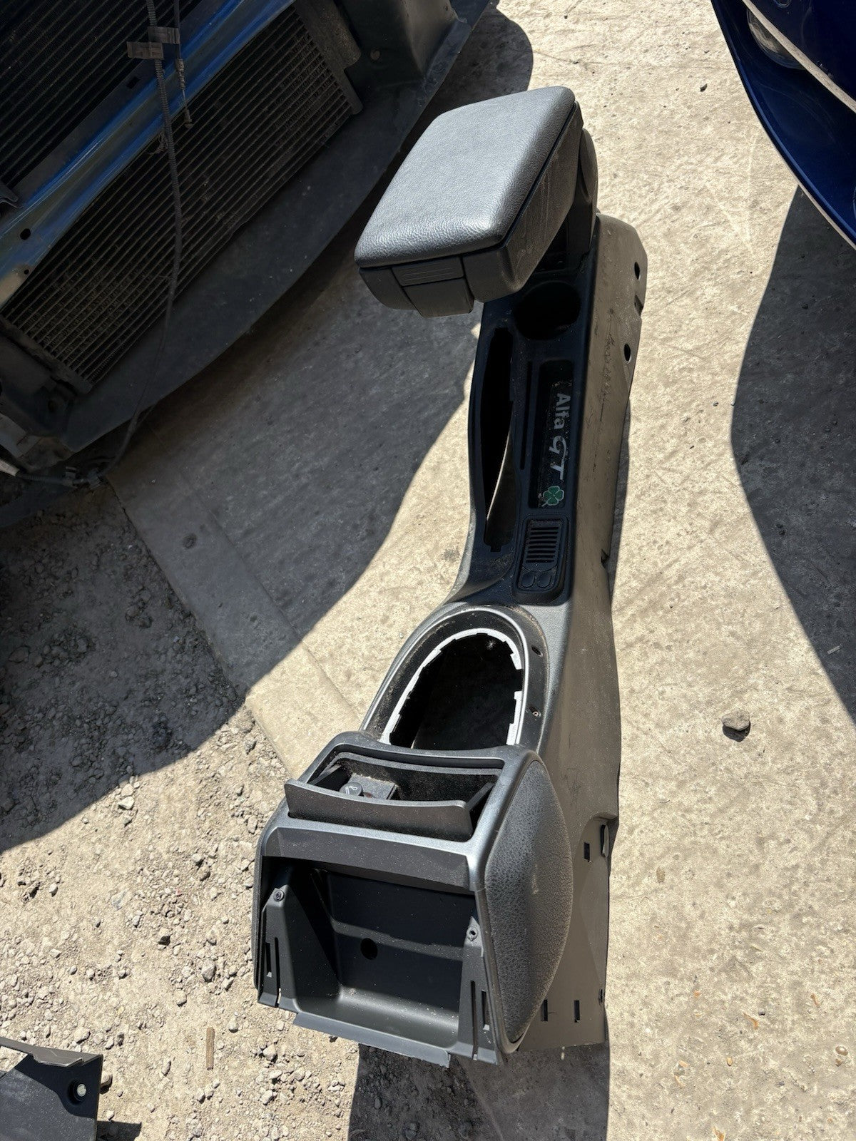 Alfa Romeo Gt Centre Console Arm Rest Cloverleaf0