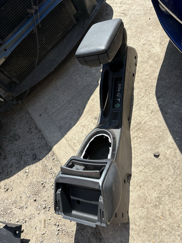 Alfa Romeo Gt Centre Console Arm Rest Cloverleaf0