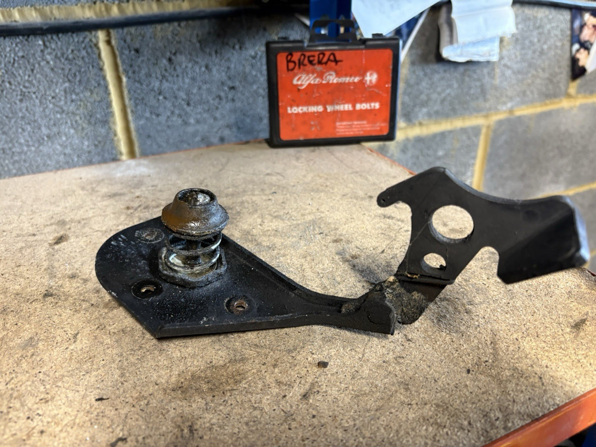 Alfa Romeo Gtv 916 Spider Bonnet Latch Leaver 0