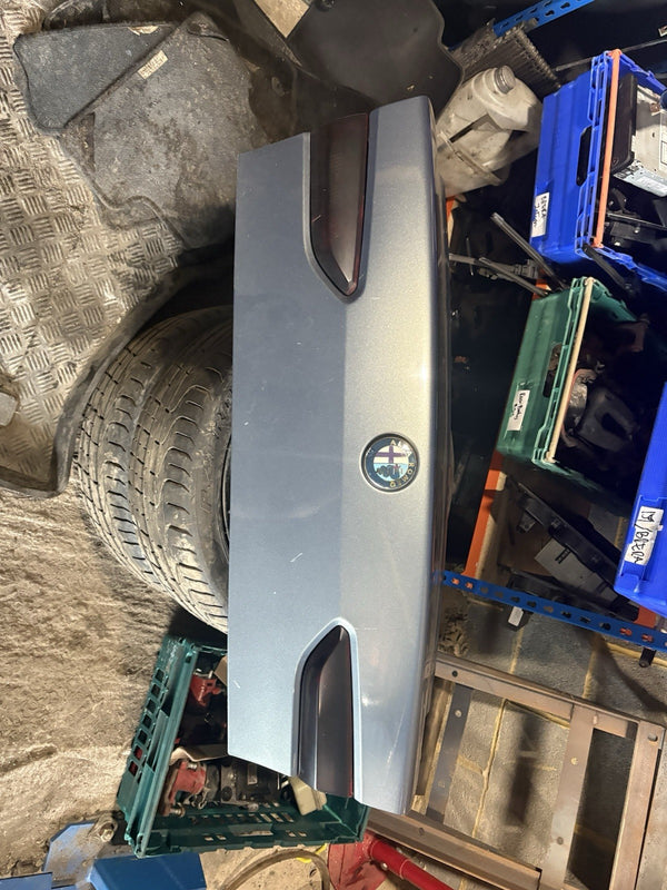 alfa romeo 156 series 1 tailgate boot lid with holes for spoiler0