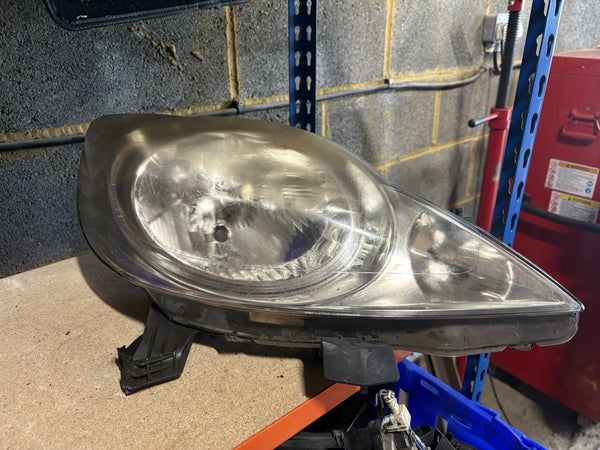 Peugeot 107 Headlight 05-12 Drivers right front light + bulb holder 81110-0H0400