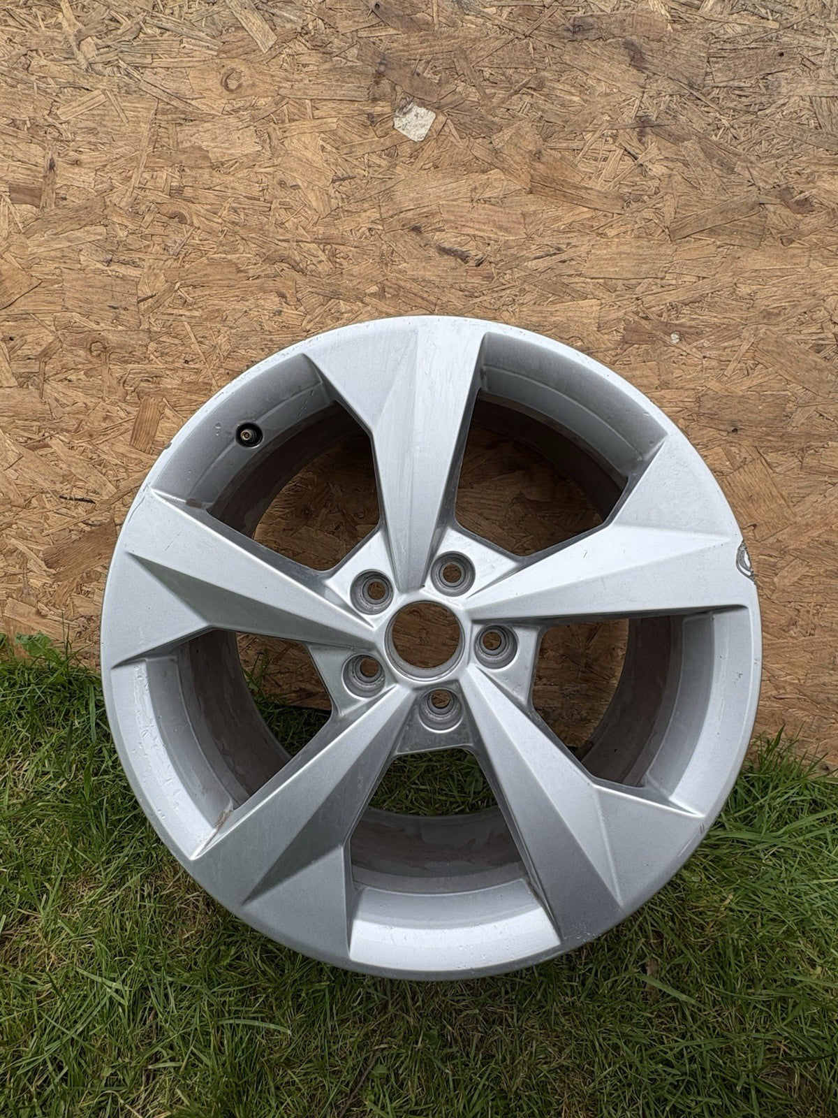 18” Genuine  Audi A3 S-line 8 x 18 Alloy wheel 8Y0 601 025 J With No Tyre Rim X10