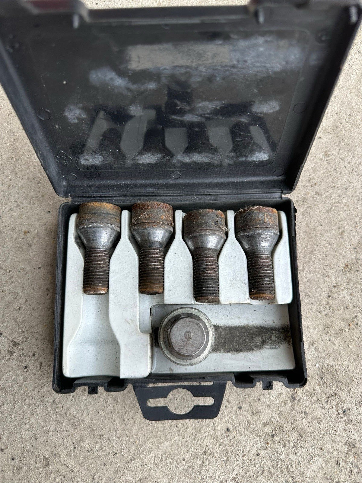 Alfa Romeo Brera 159 Genuine Locking Wheel Bolts Nuts 0