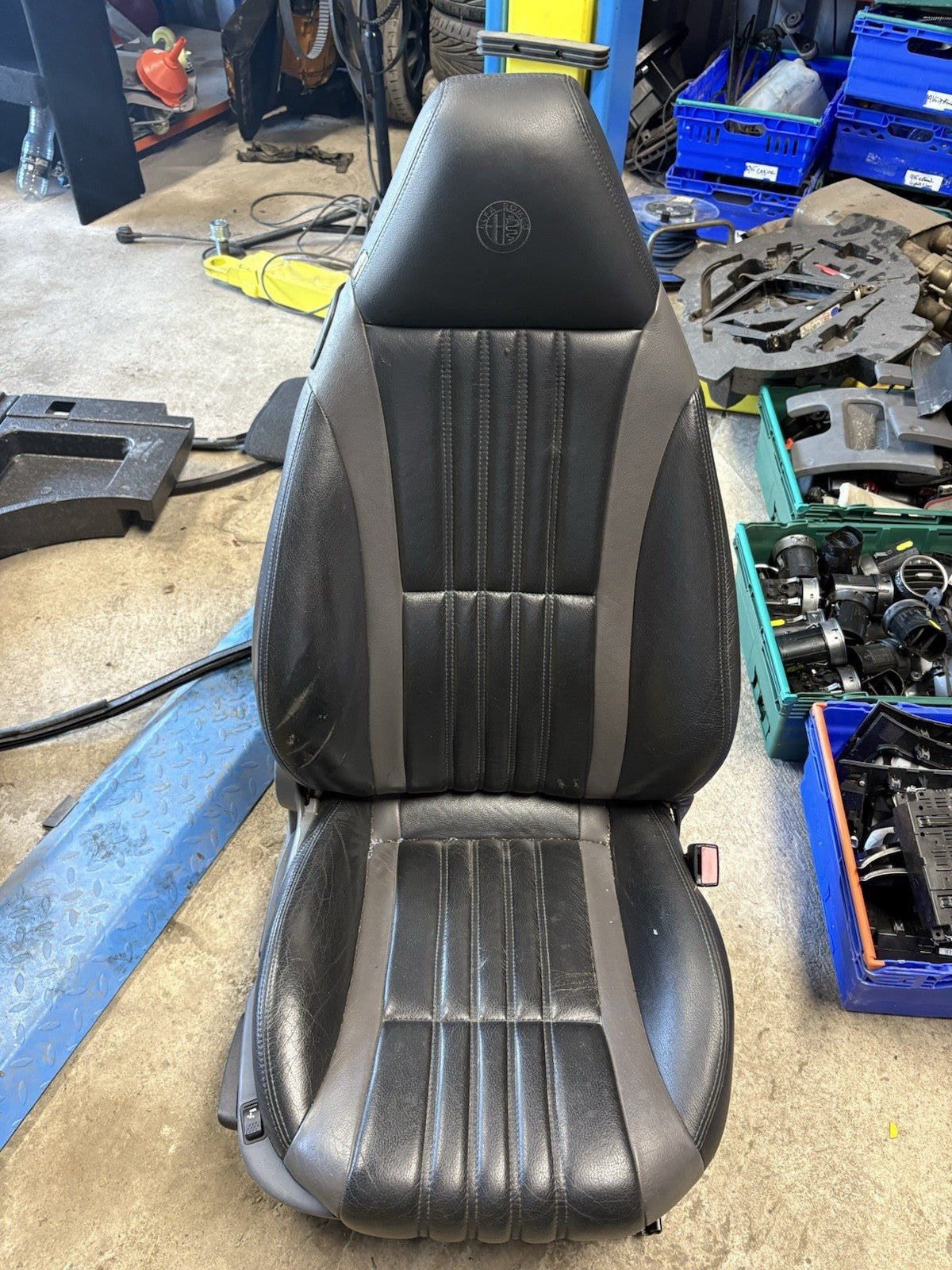 ALFA ROMEO BRERA FRONT SEAT (O/S Drivers) Spider 939 Leather Driver Working !0