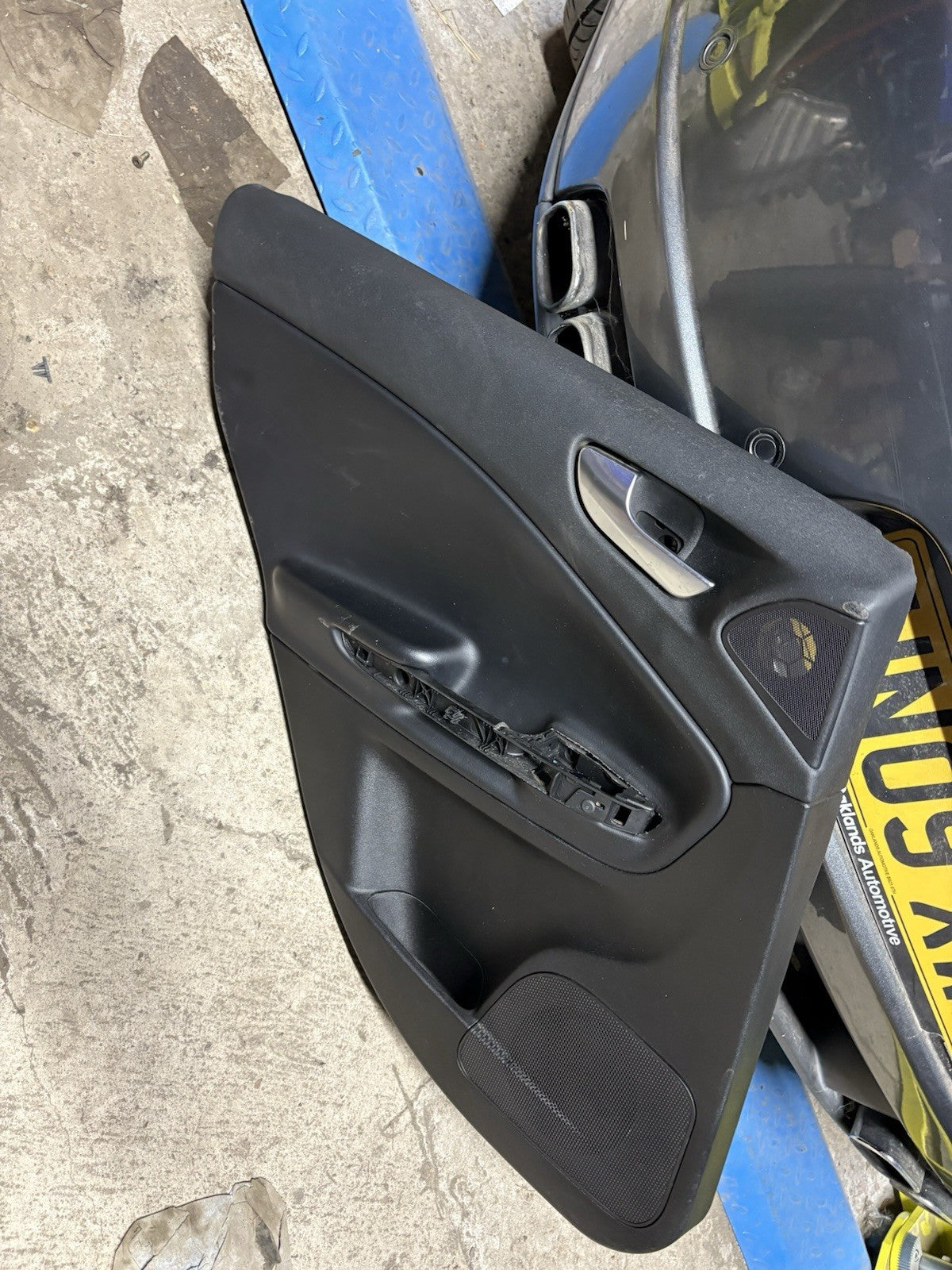 Alfa Romeo Giulietta door card with carbon trim rear left / n/s/r0