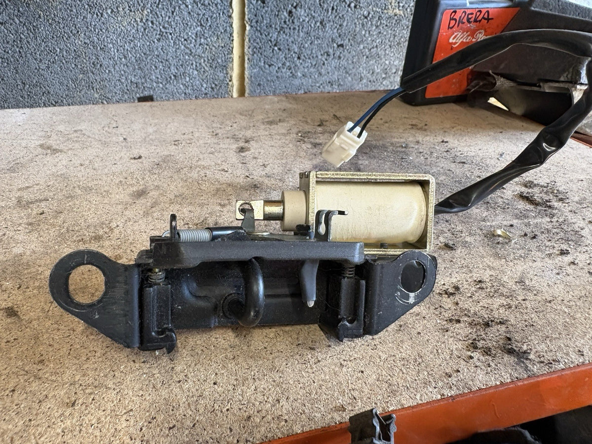Alfa Romeo 156 2.0JTS 2004 Saloon Rear Tailgate trunk boot lock catch latch 0