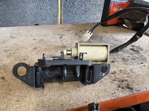 Alfa Romeo 156 2.0JTS 2004 Saloon Rear Tailgate trunk boot lock catch latch 0