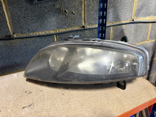 Alfa Romeo GT 937 Cloverleaf Blackline Passenger Side Headlight 2004-20100