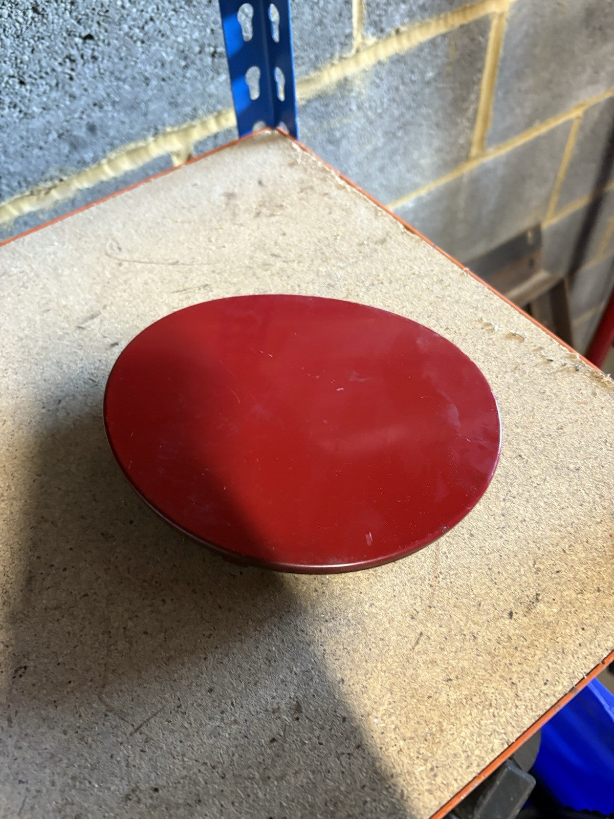 ALFA ROMEO BRERA GENUINE REAR FUEL FLAP CAP IN RED 289/A0