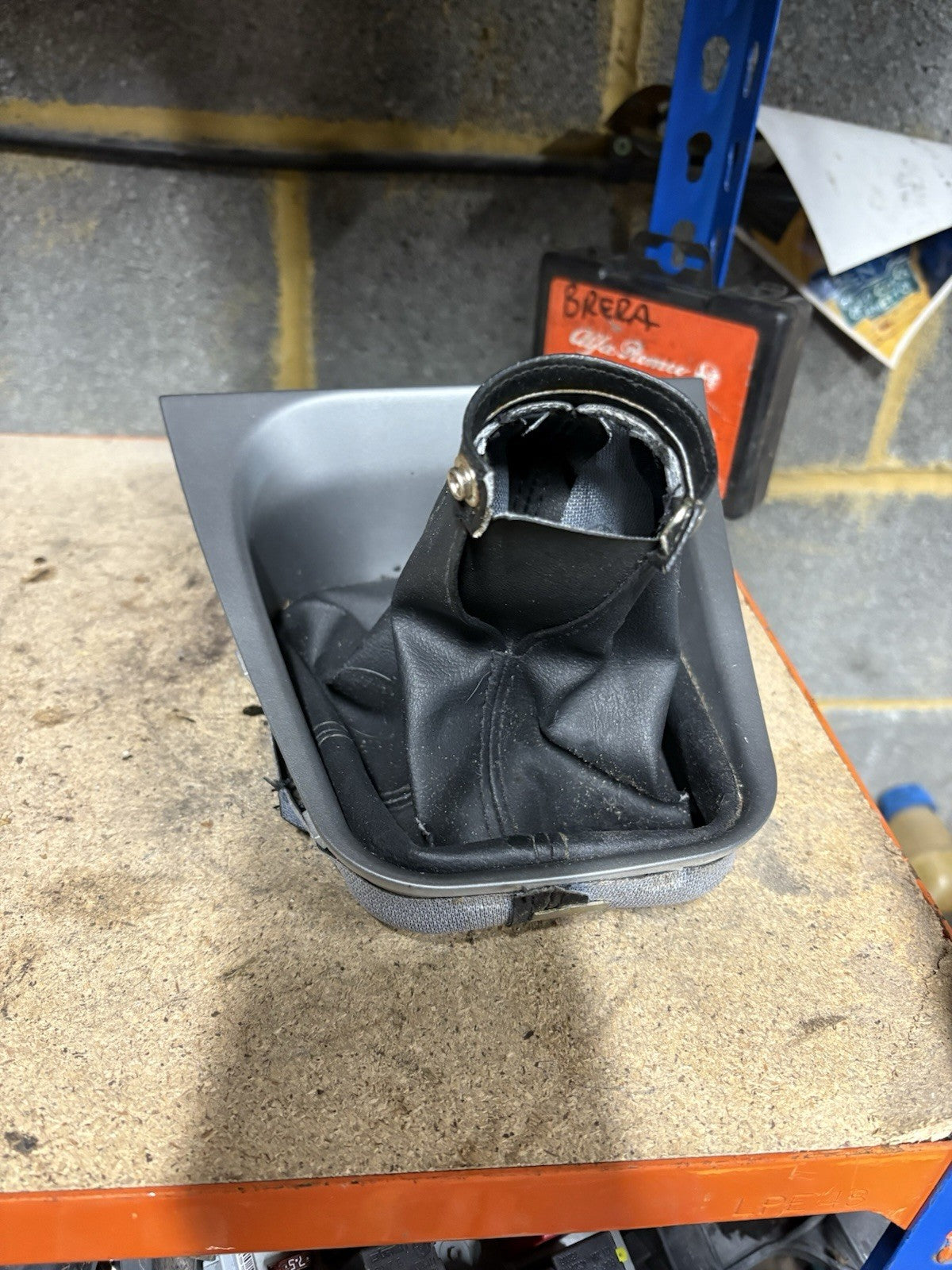 Alfa Romeo GTV V6 original soft leather Gear Stick Gaitor Surround Twinspark0